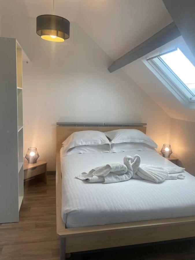 Superbe Loft Neuf - 1 Chambre- Face Au Chateau 세단 외부 사진