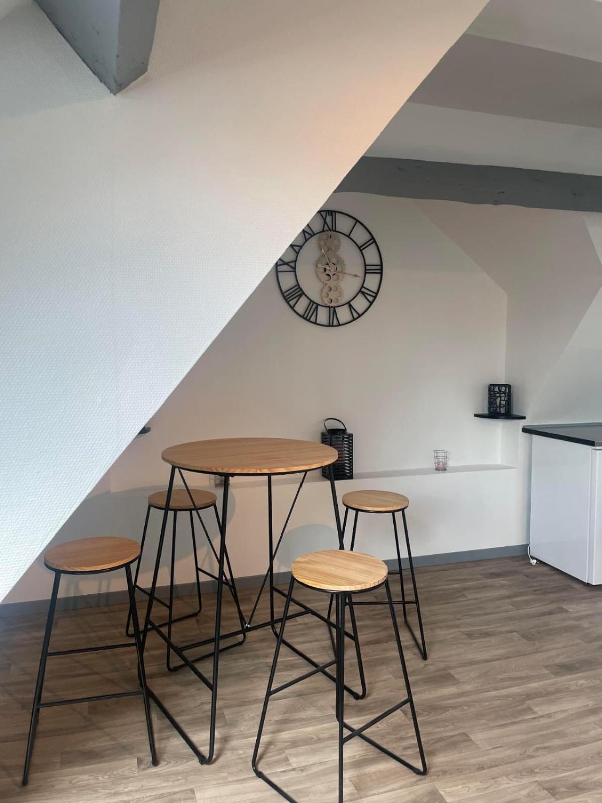 Superbe Loft Neuf - 1 Chambre- Face Au Chateau 세단 외부 사진
