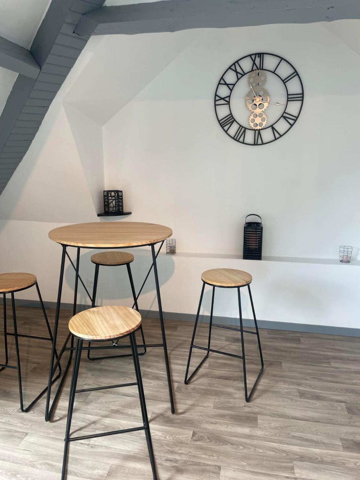 Superbe Loft Neuf - 1 Chambre- Face Au Chateau 세단 외부 사진